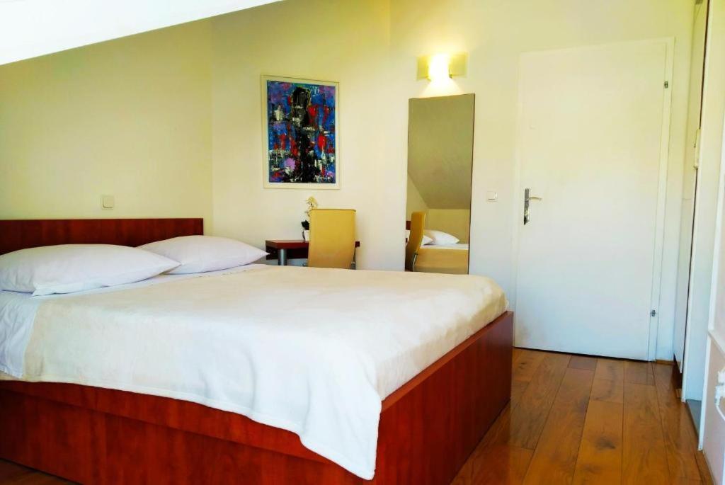 Bed & Breakfast Pino Podstrana Rom bilde